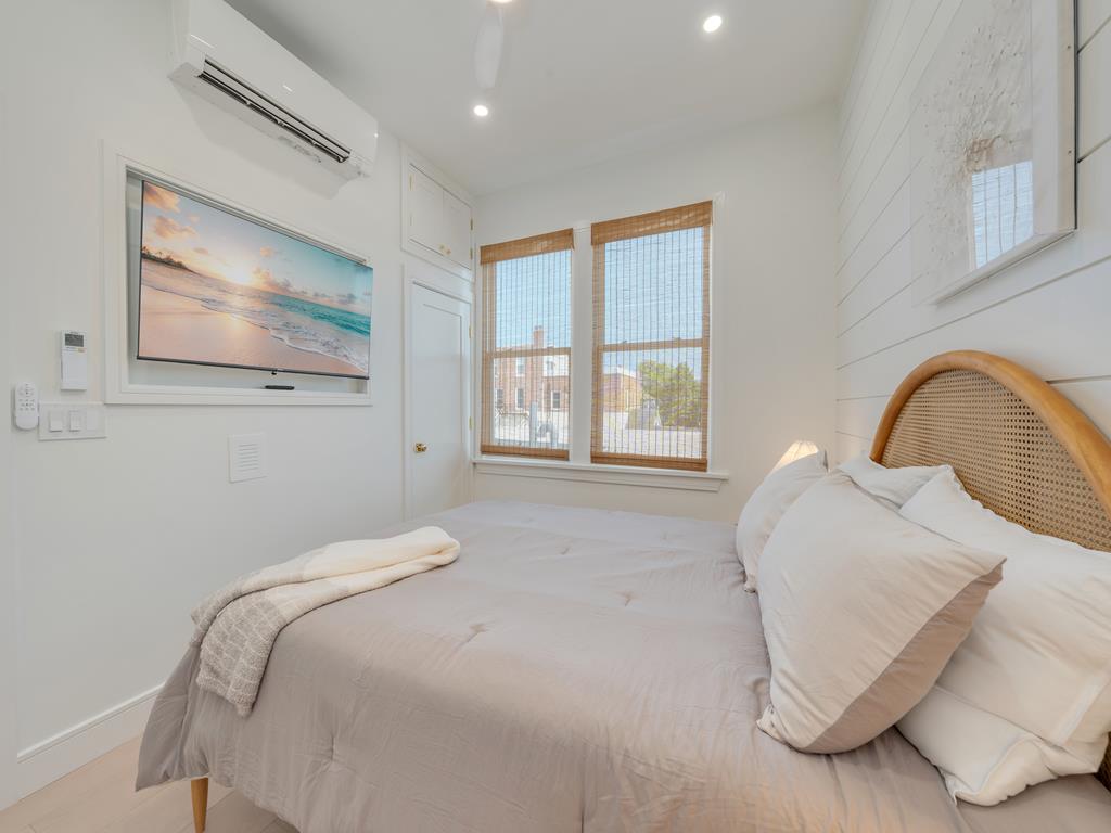 Washington Street Oasis - 518 Washington Unit 2 | Photo 20