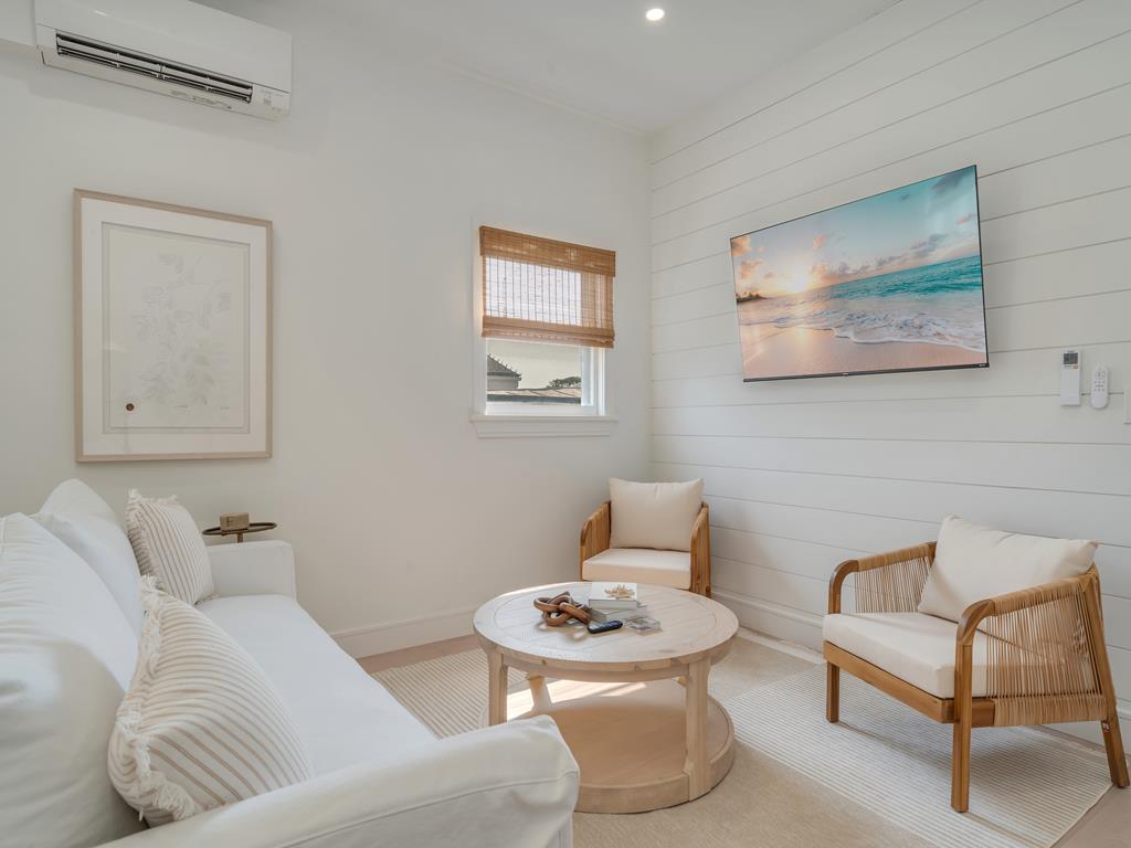 Washington Street Oasis - 518 Washington Unit 2 | Photo 4