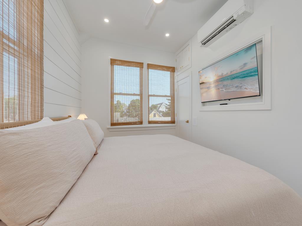 Washington Street Oasis - 518 Washington Unit 2 | Photo 24