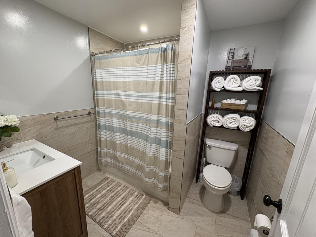 307 Town Bank Road Duplex - Linens Included! | Photo 15