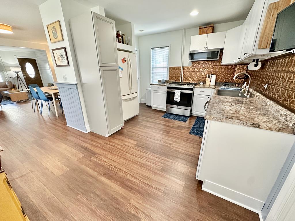 808 Dale Place | Photo 8