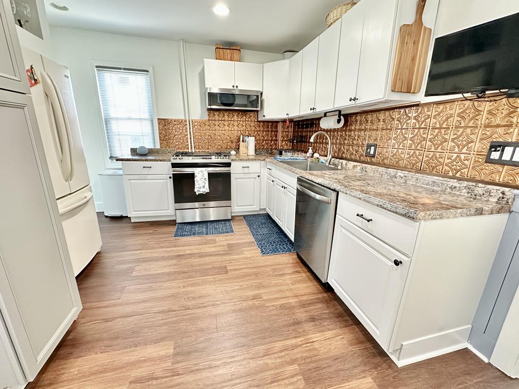 808 Dale Place | Photo 9