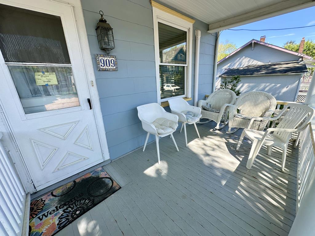 909 Queen Street | Photo 3