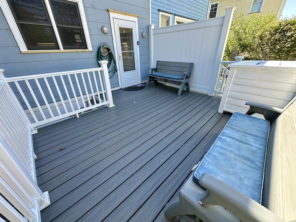 909 Queen Street | Photo 16