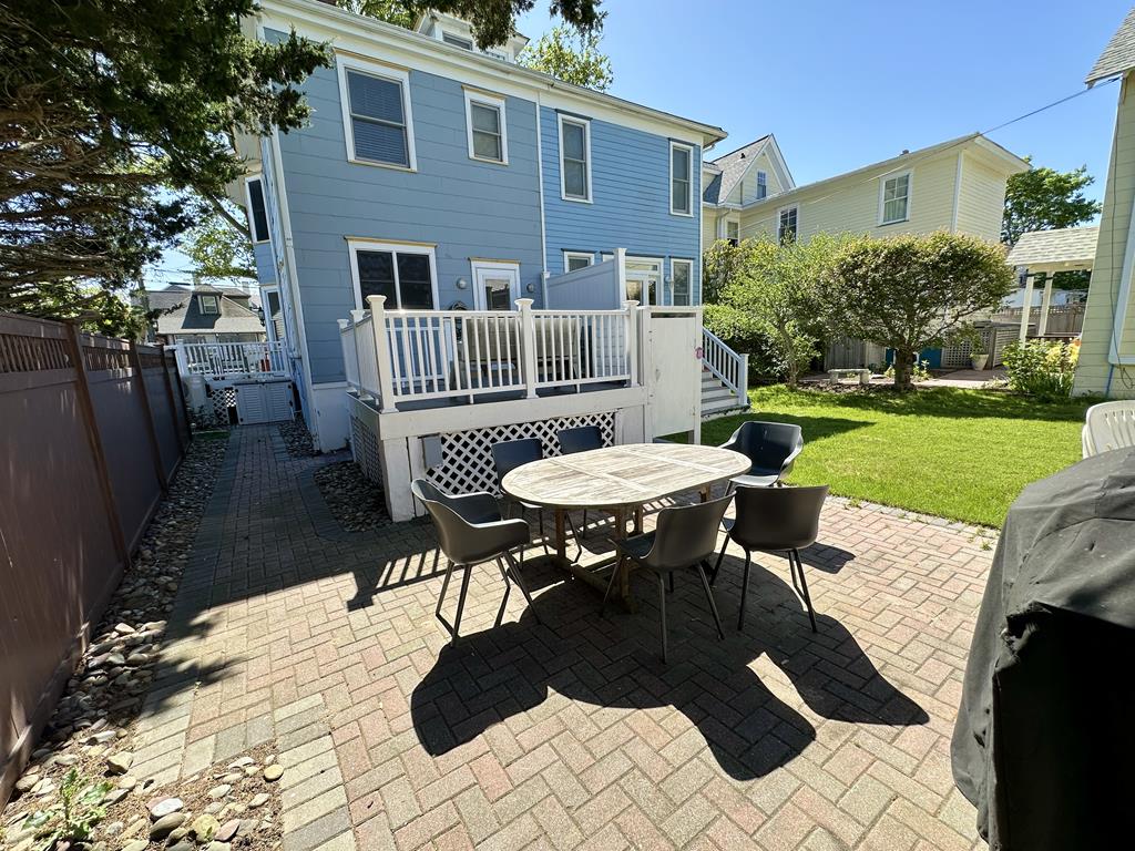 909 Queen Street | Photo 17