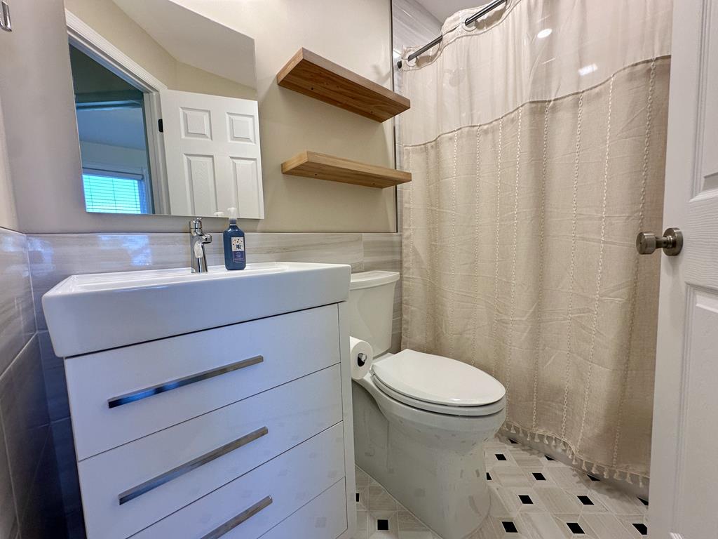 909 Queen Street | Photo 20