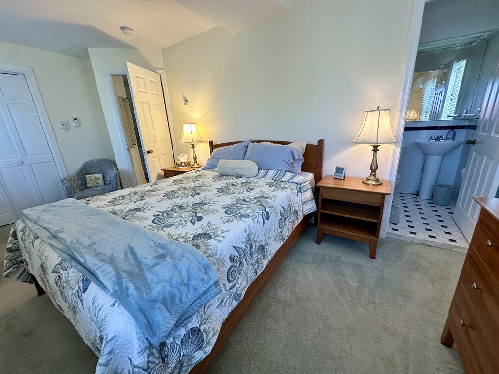 909 Queen Street | Photo 24