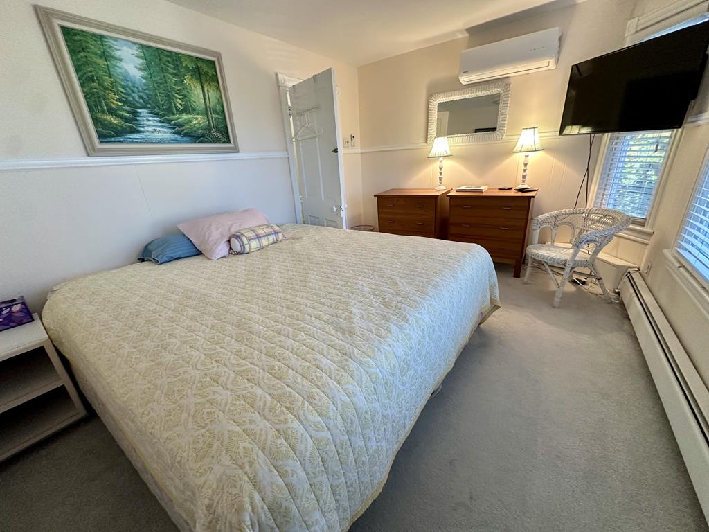 909 Queen Street | Photo 26