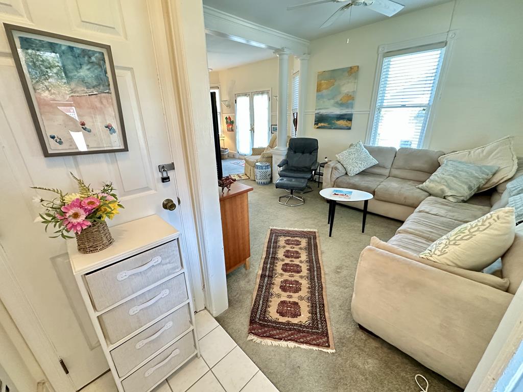 909 Queen Street | Photo 5