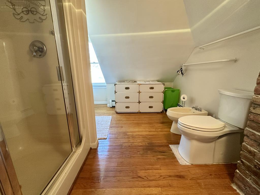 909 Queen Street | Photo 32