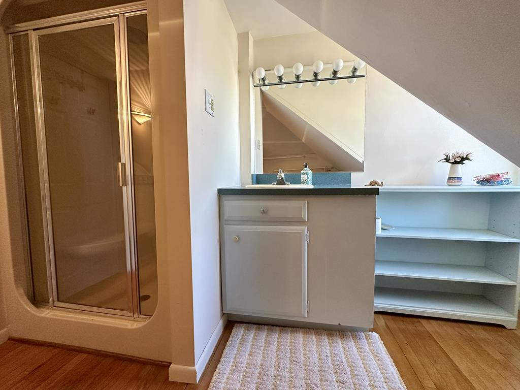 909 Queen Street | Photo 33