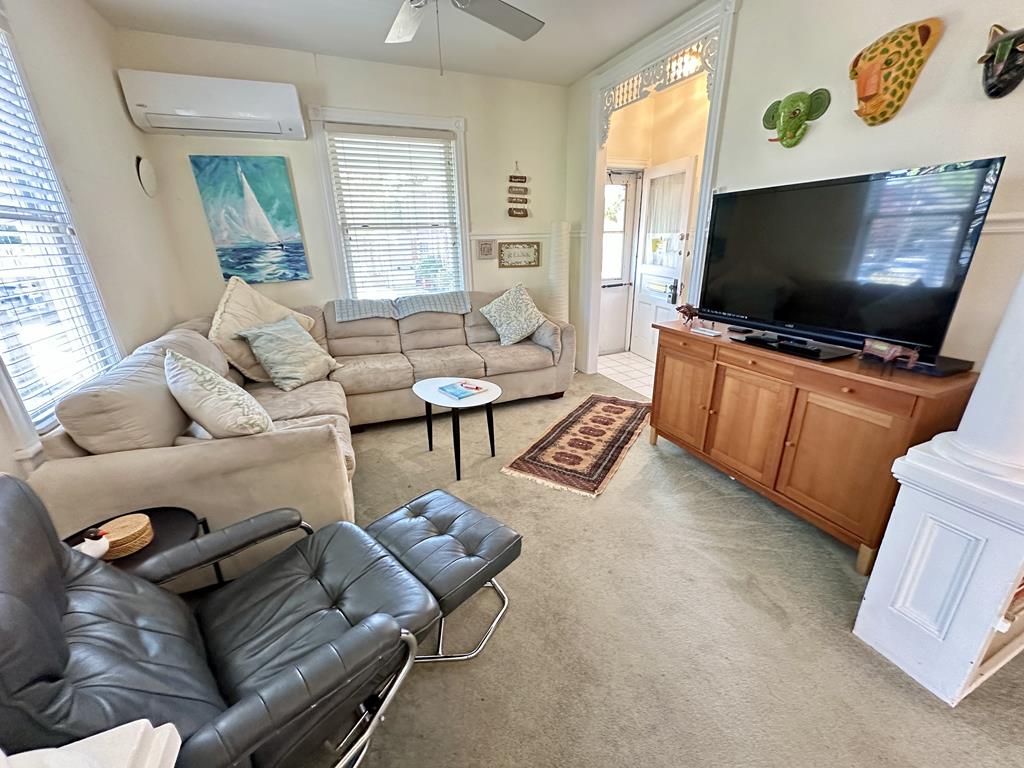 909 Queen Street | Photo 6