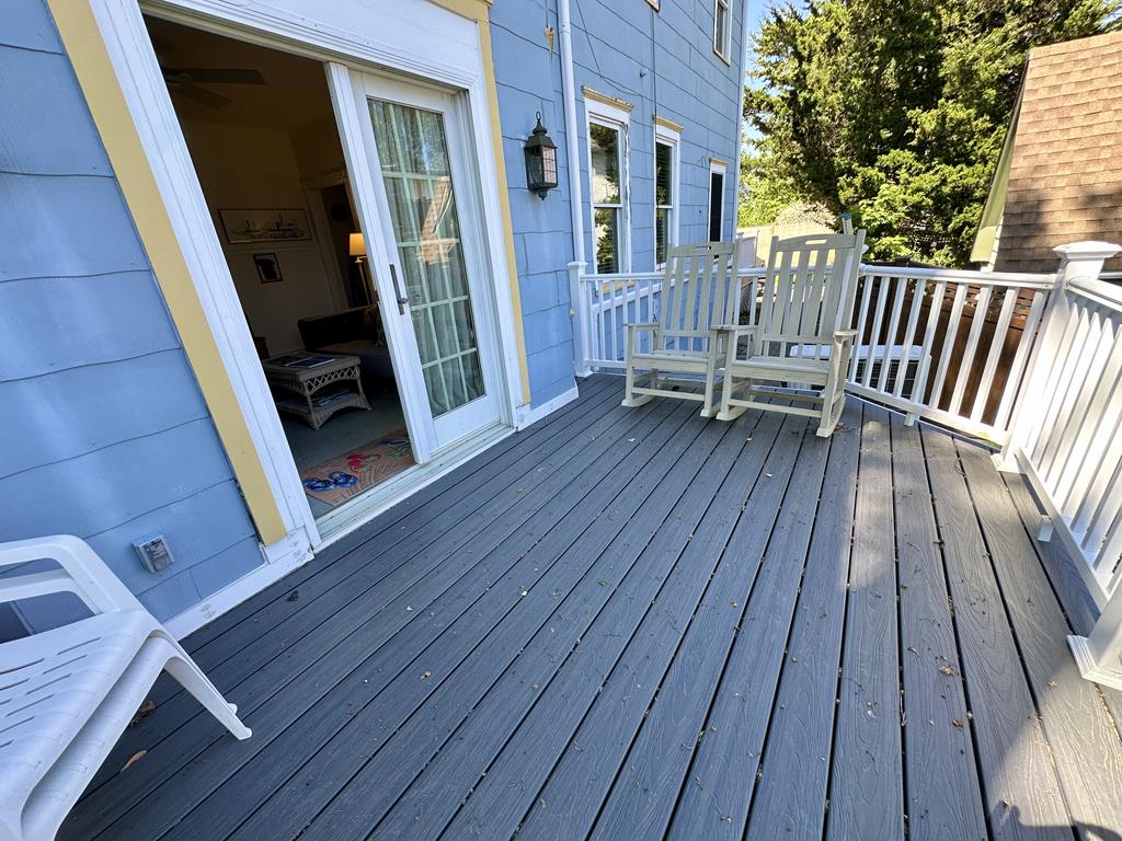 909 Queen Street | Photo 9