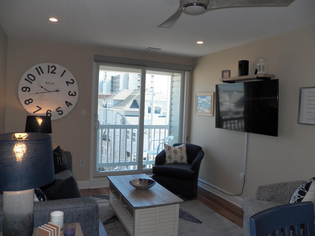 3900 Pleasure Avenue. - Picture 