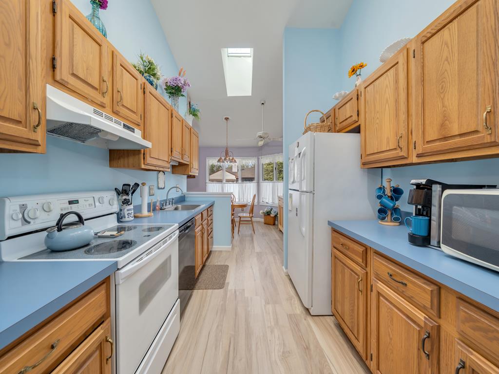 https://realtimerental.com/rrv10/RentalPhotos/1217/1217957.12.jpg