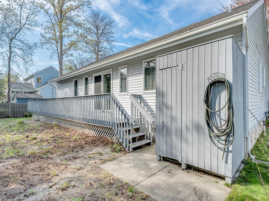 https://realtimerental.com/rrv10/RentalPhotos/1217/1217957.2.jpg