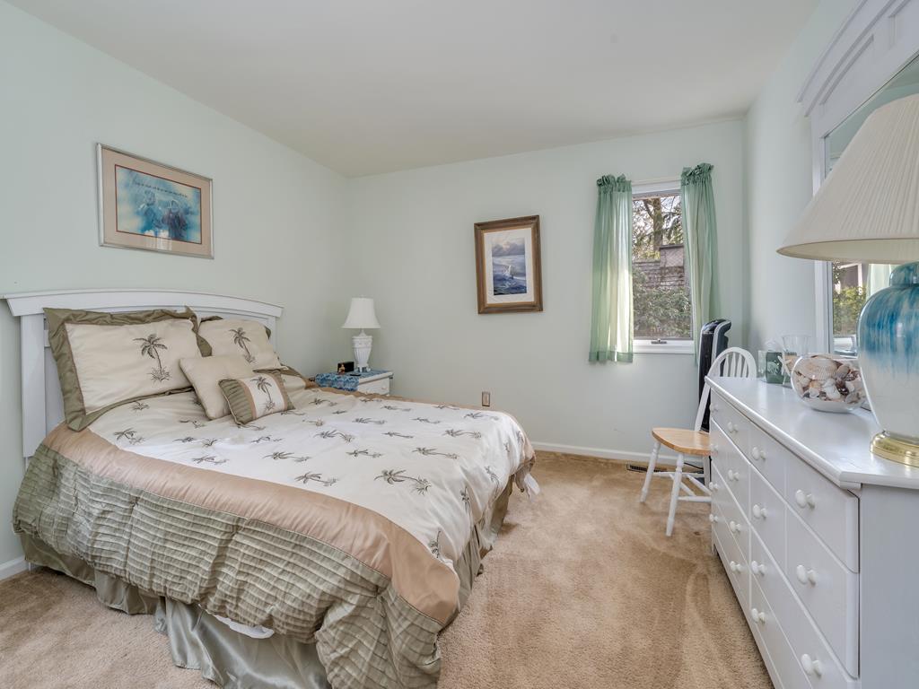 https://realtimerental.com/rrv10/RentalPhotos/1217/1217957.20.jpg