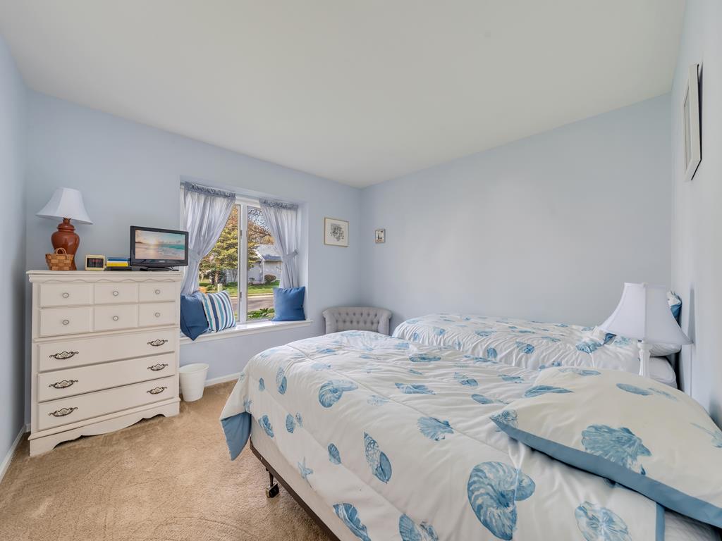 https://realtimerental.com/rrv10/RentalPhotos/1217/1217957.23.jpg