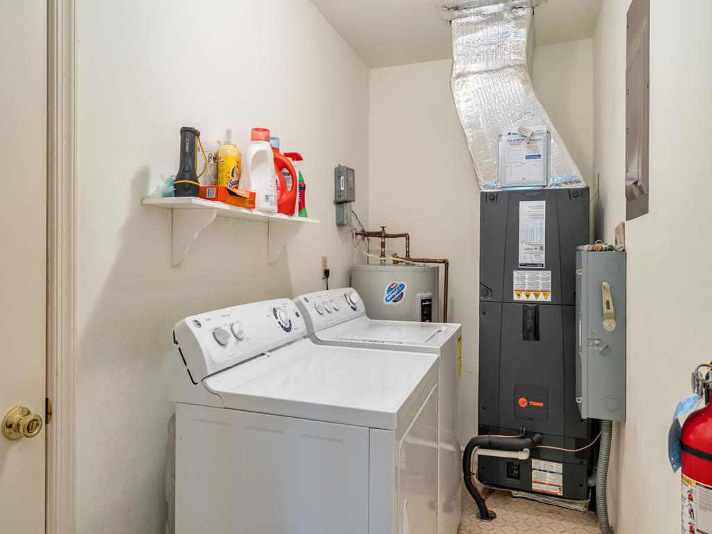 https://realtimerental.com/rrv10/RentalPhotos/1217/1217957.25.jpg