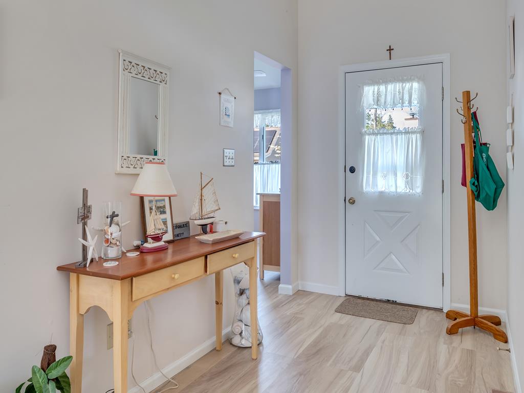 https://realtimerental.com/rrv10/RentalPhotos/1217/1217957.7.jpg