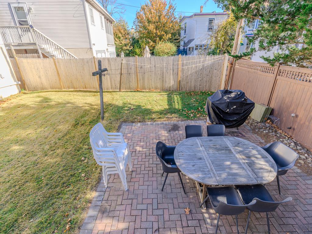 909 Queen Street | Photo 33