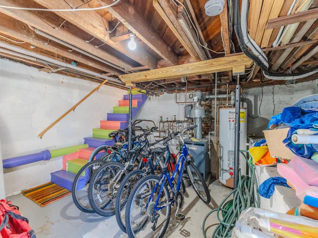 909 Queen Street | Photo 35