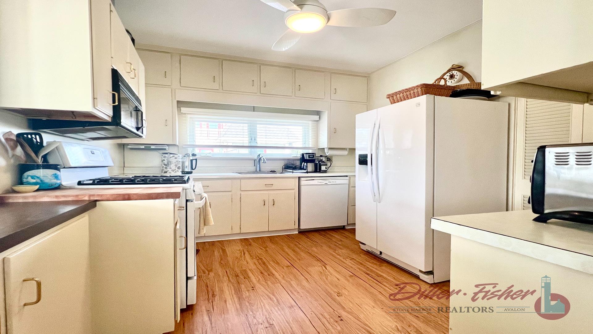 8921 Third Avenue, Stone Harbor (Bay Front)