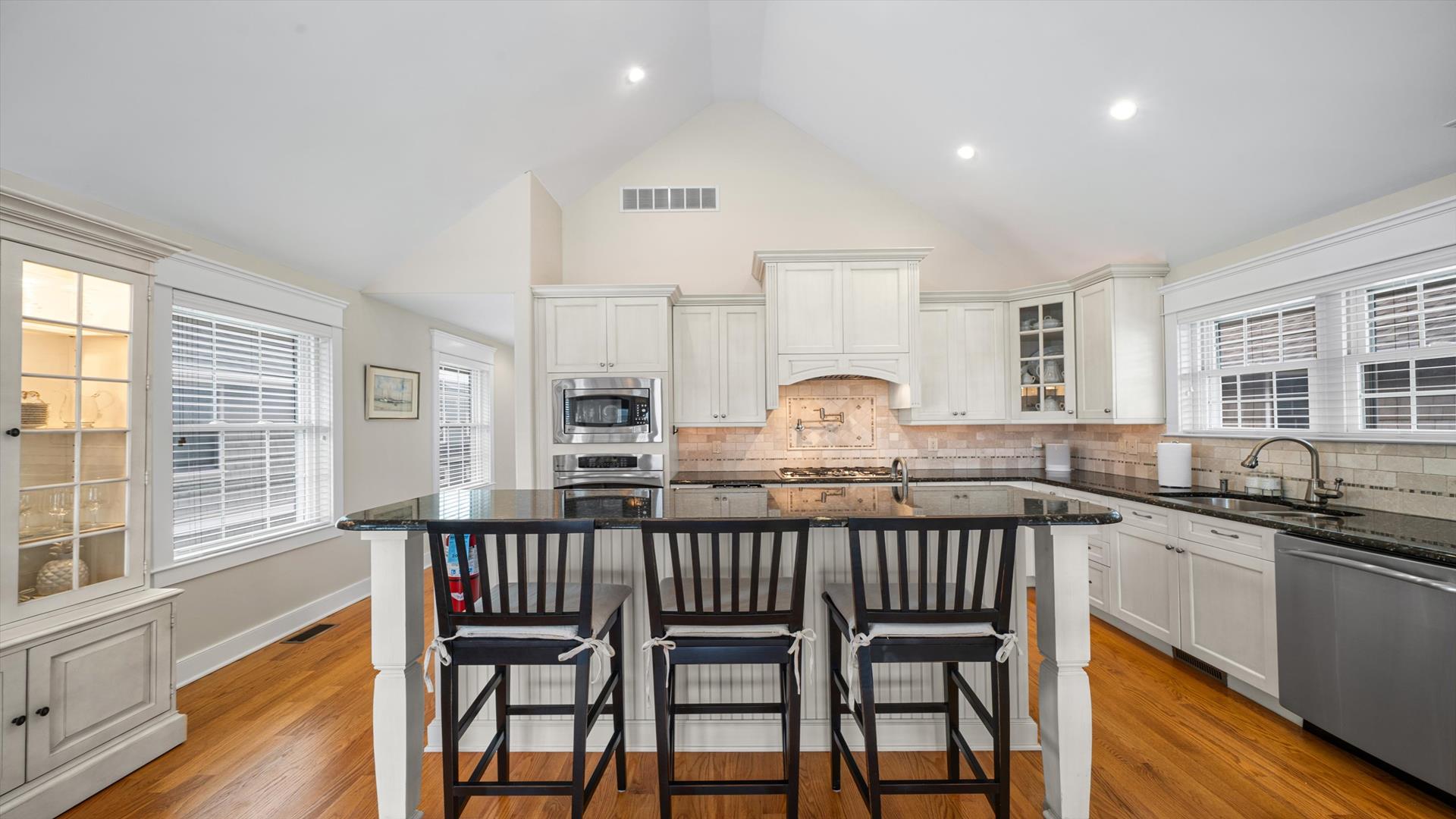  　283 ブローチ　シルバー　アーノマリノウスキー 265 83rd St, Stone Harbor | COMPASS RE - Avalon