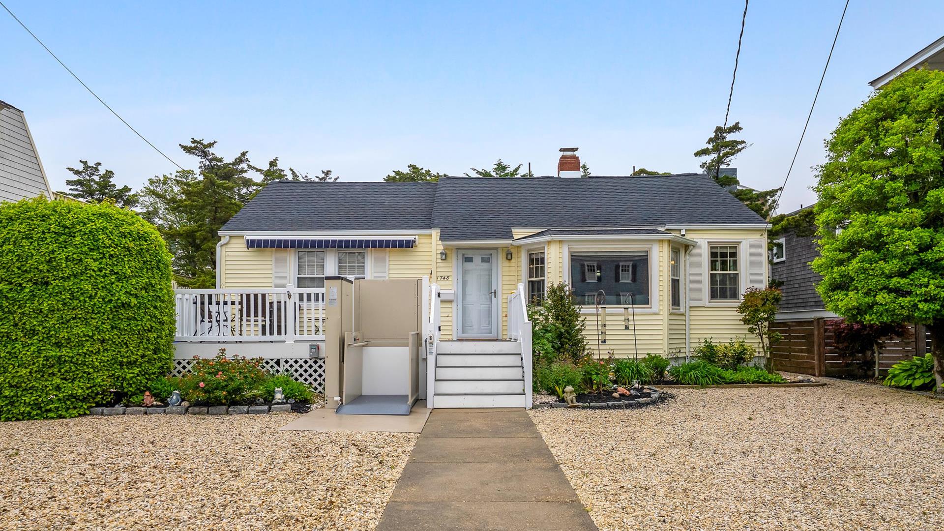 1748 Avalon Avenue, Avalon