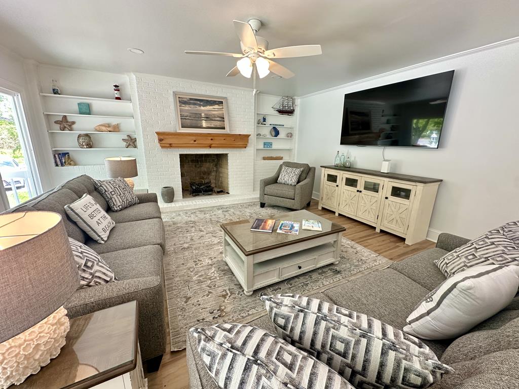 404 Fourth - 1st Fl - 4BR with a Pool | Photo 7