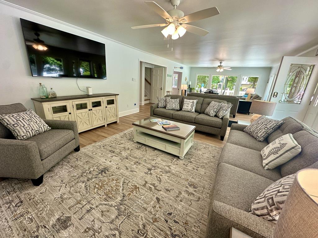 404 Fourth - 1st Fl - 4BR with a Pool | Photo 8