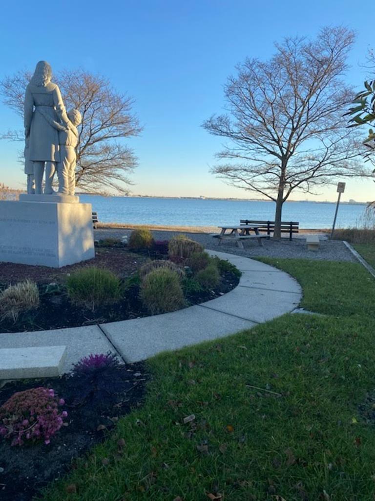 1/2 Block to the Harbor - Pet Friendly - POOL | Photo 37