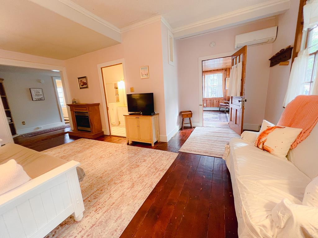 1015 Washinton - Red Fox Suite, Unit 1 | Photo 5