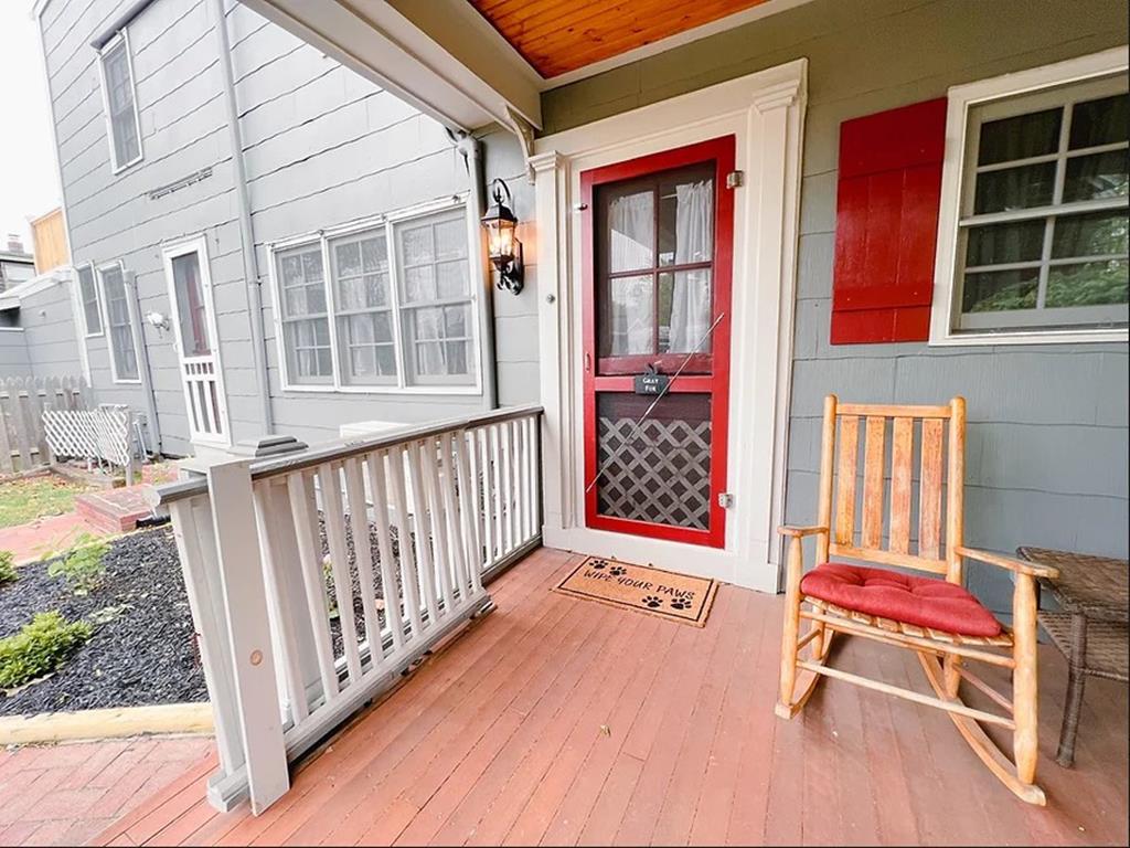 1015 Washington Gray Fox Suite