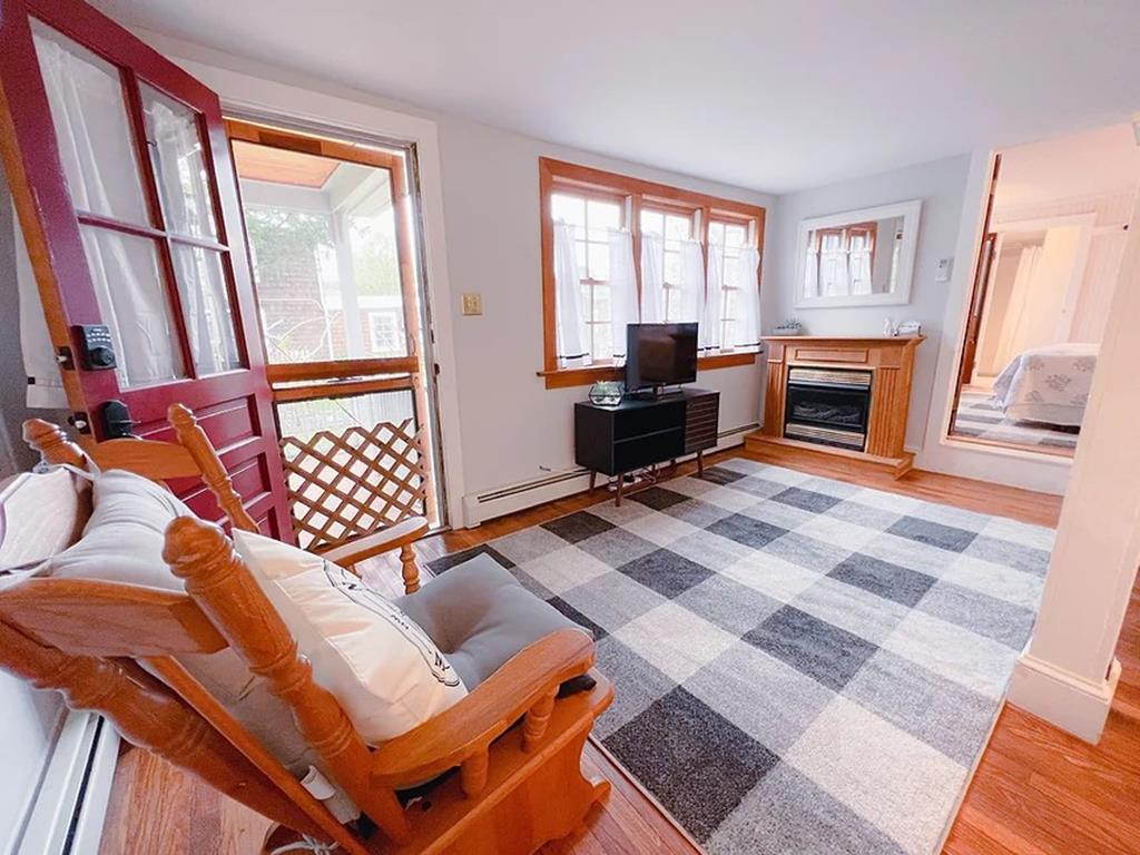 1015 Washington Gray Fox Suite | Photo 3