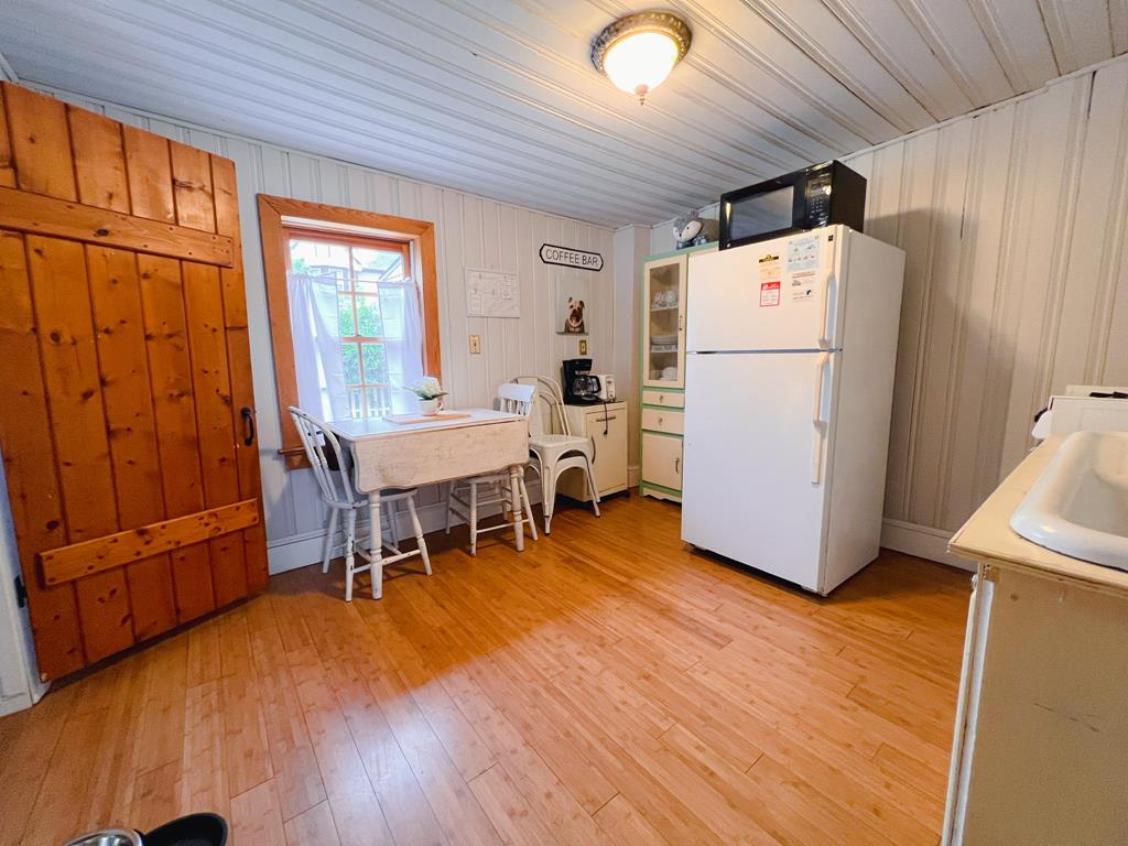 1015 Washington Gray Fox Suite | Photo 6