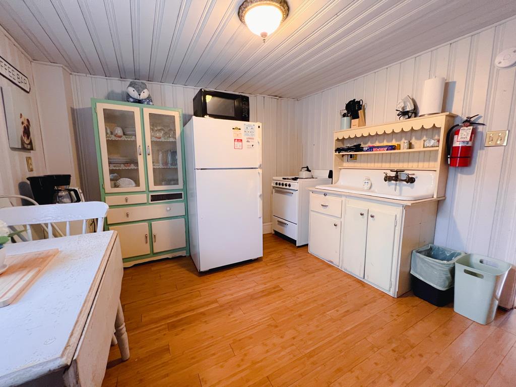 1015 Washington Gray Fox Suite | Photo 7