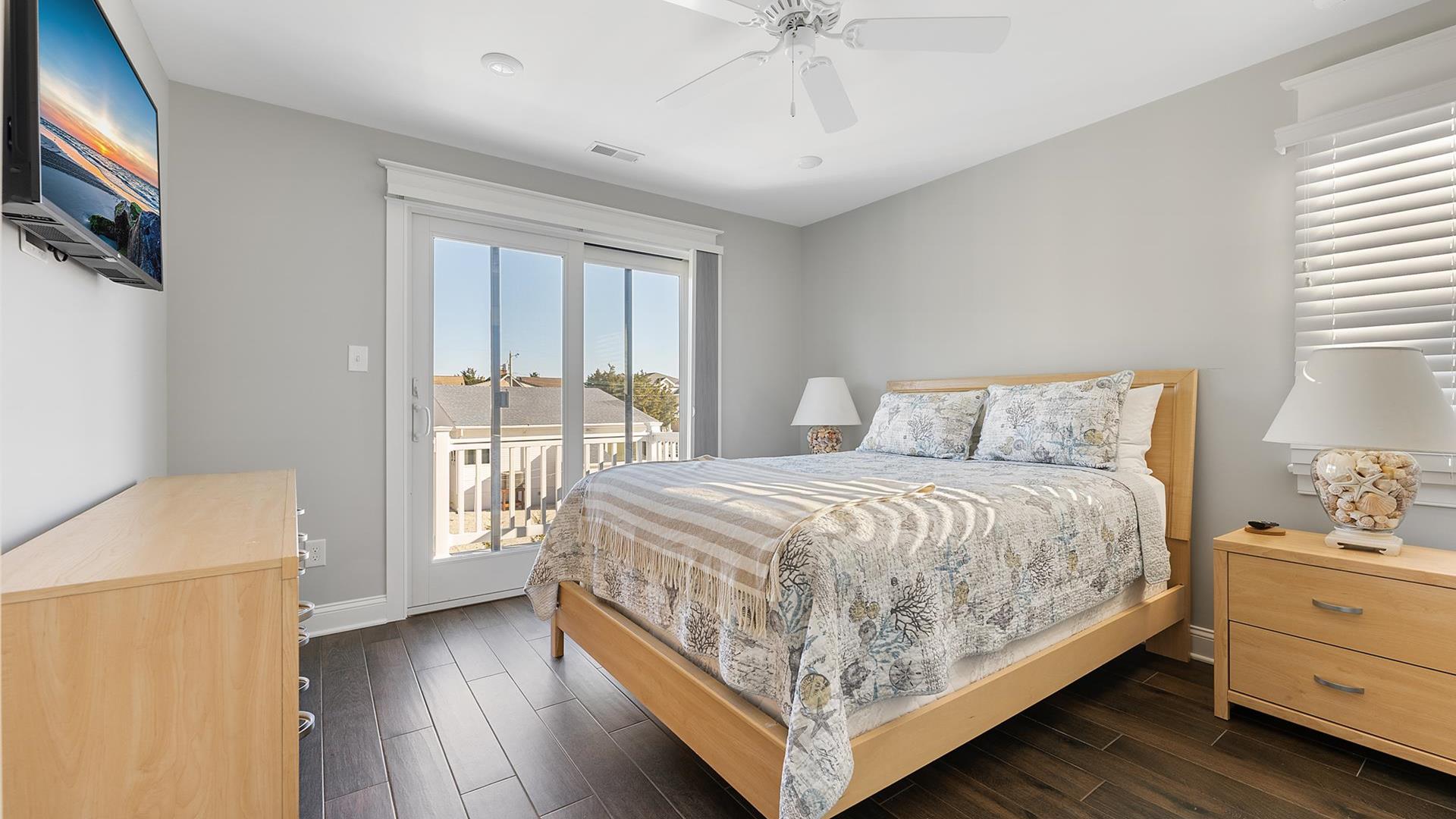 163 39th Street, Avalon (Center)