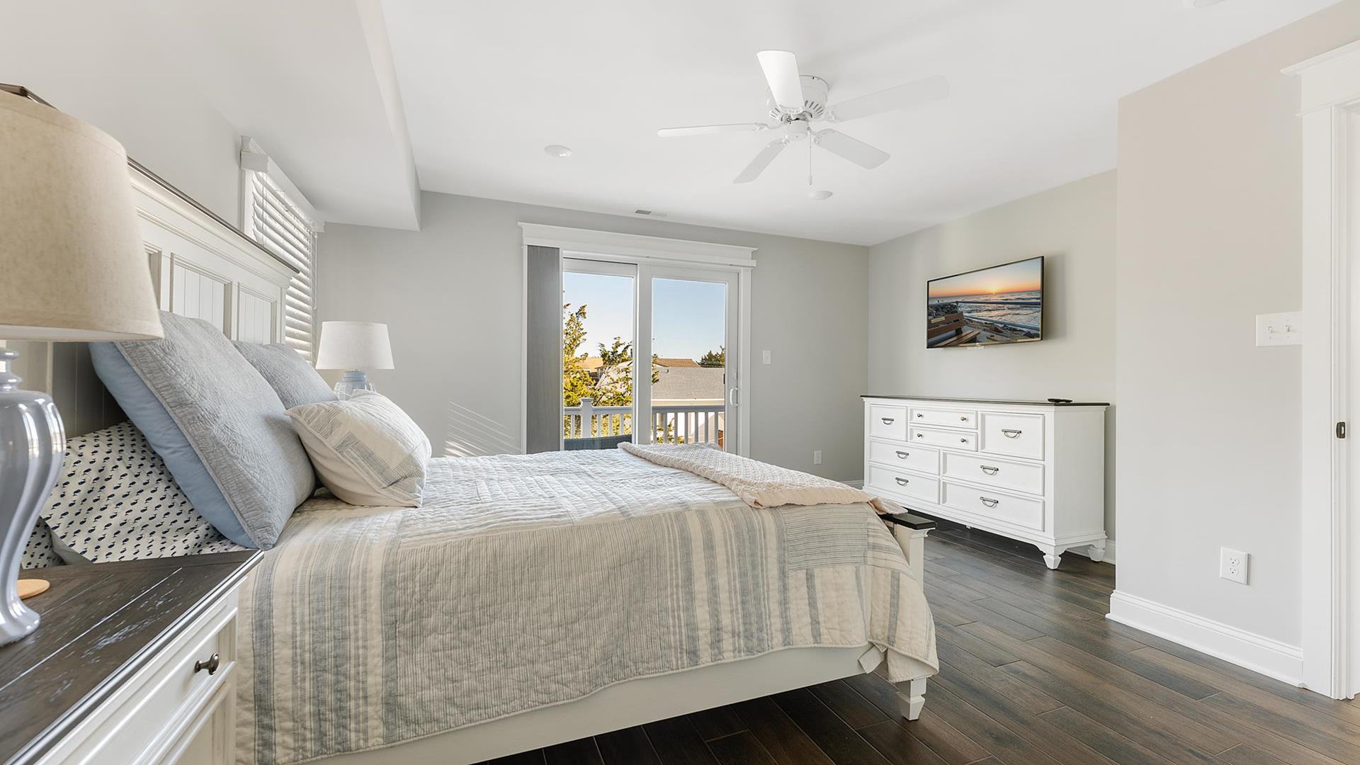 163 39th Street, Avalon (Center)