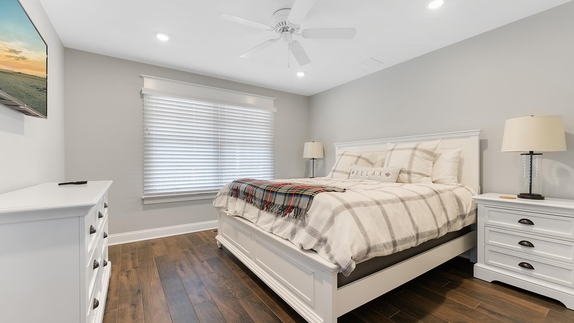 163 39th Street, Avalon (Center)