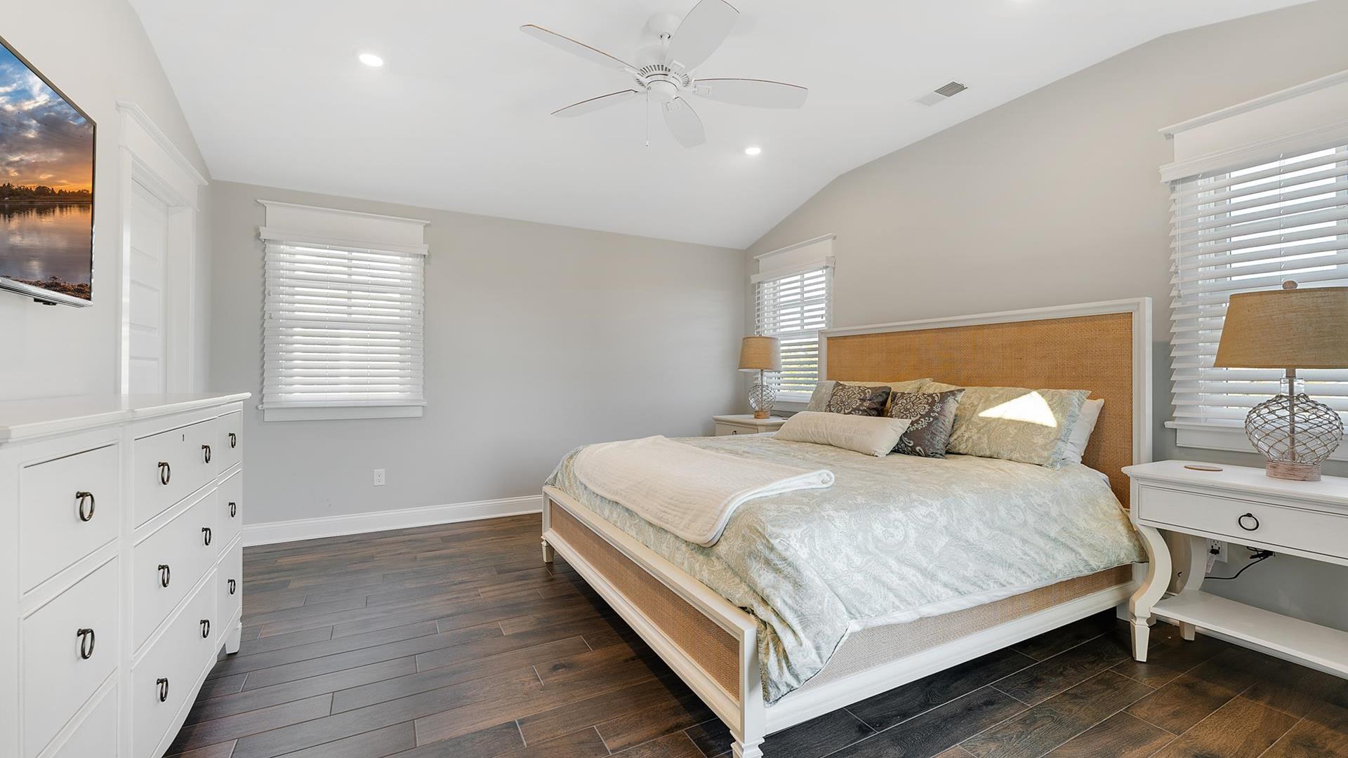 163 39th Street, Avalon (Center)