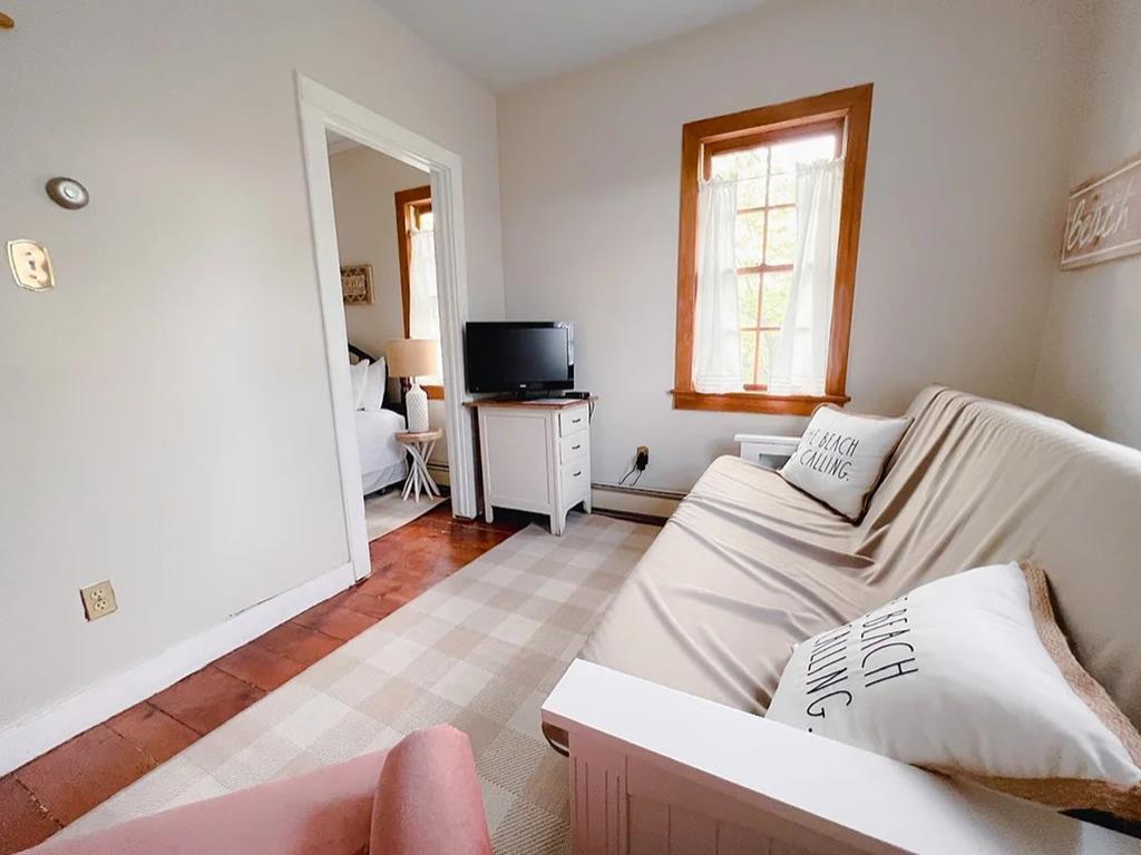 1015 Washington Fennec Fox Suite | Photo 12