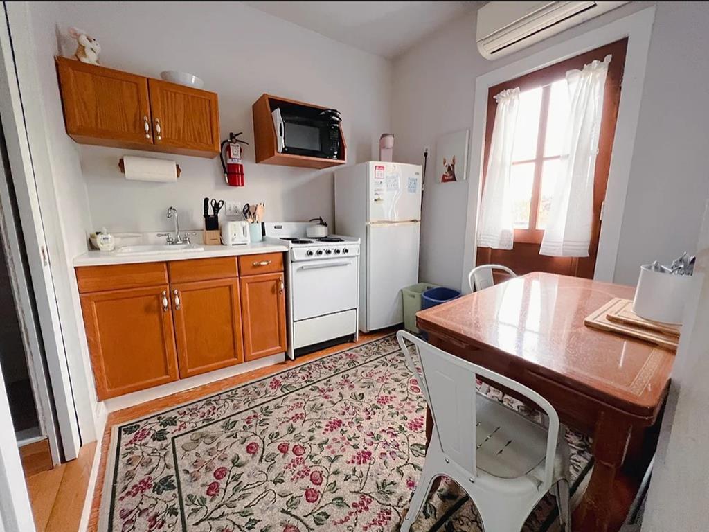 1015 Washington Fennec Fox Suite | Photo 7