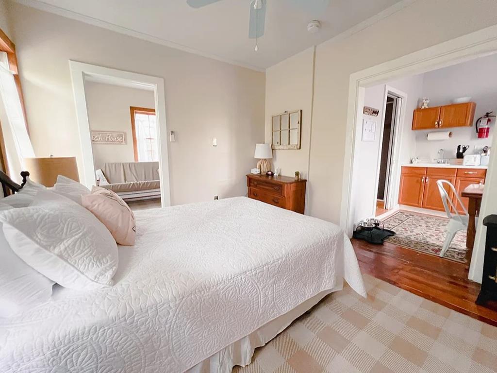 1015 Washington Fennec Fox Suite | Photo 11