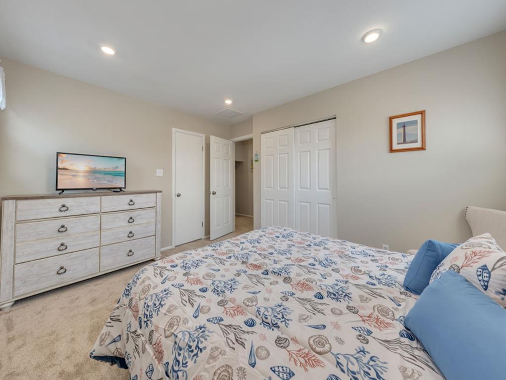 https://realtimerental.com/rrv10/RentalPhotos/1222/1222328.20.jpg