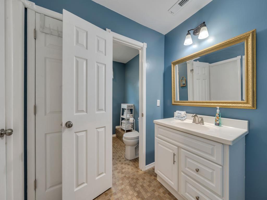 https://realtimerental.com/rrv10/RentalPhotos/1222/1222328.23.jpg