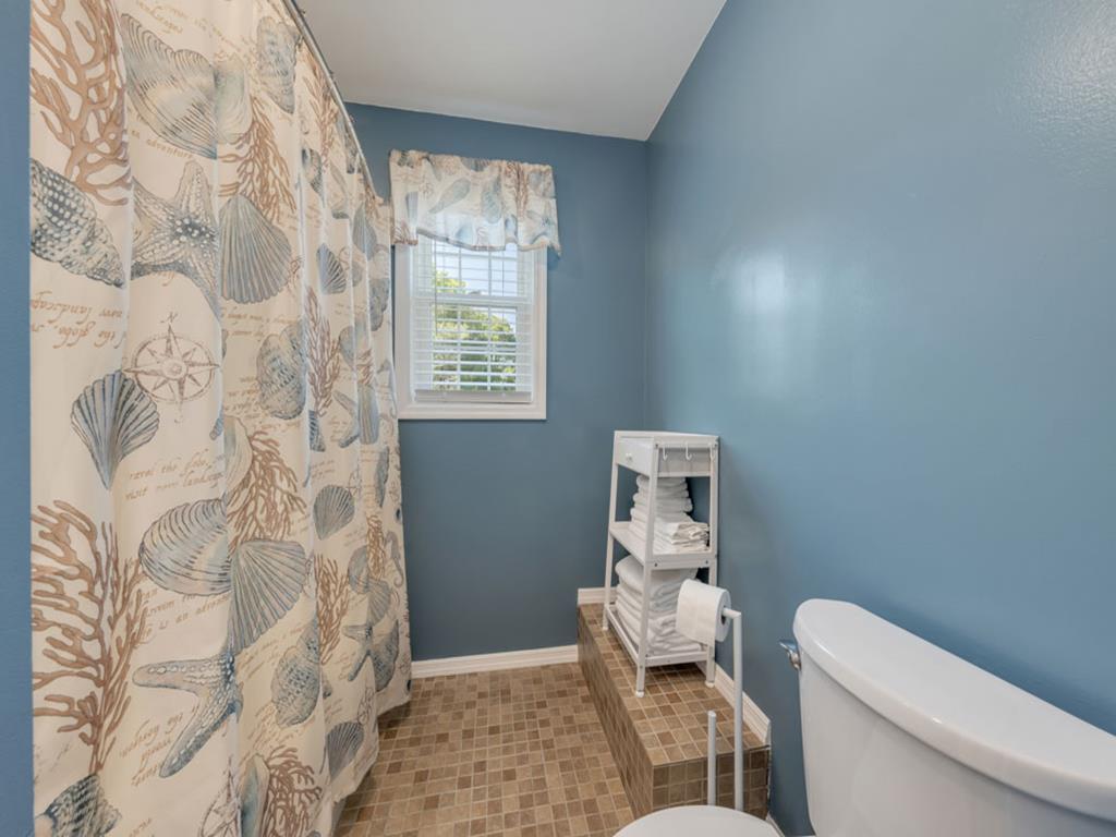 https://realtimerental.com/rrv10/RentalPhotos/1222/1222328.24.jpg