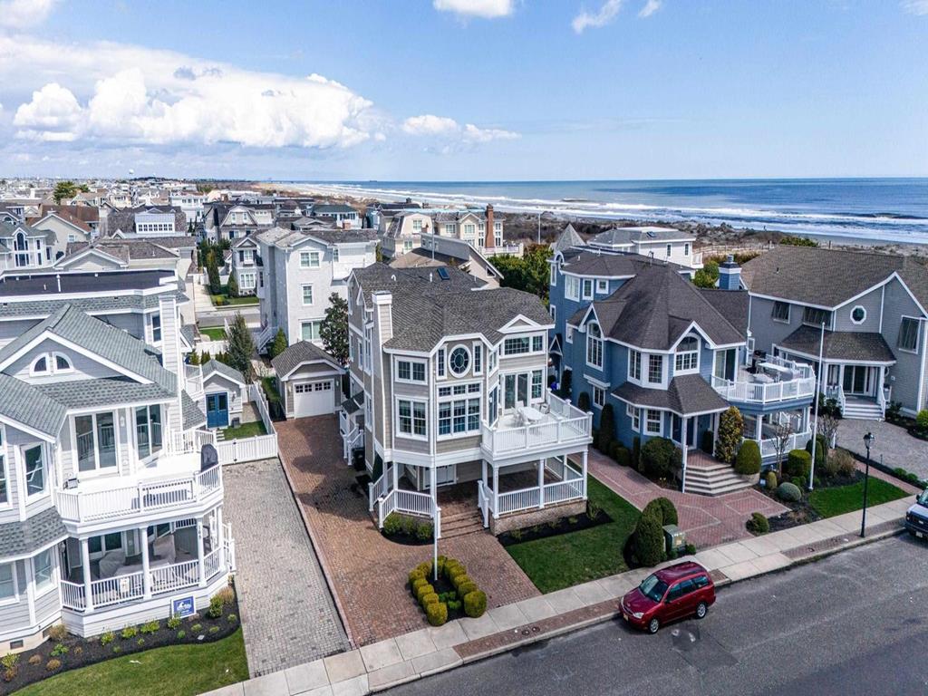 153 76th St, Avalon (Beach Block)