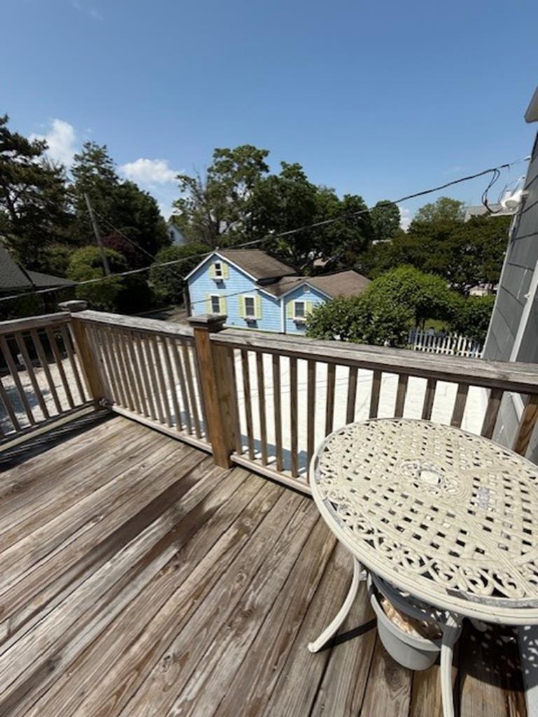 1015 Washington Arctic Fox Suite