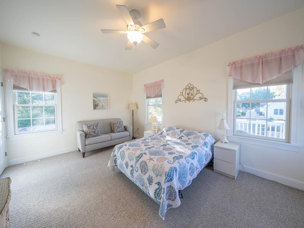 https://realtimerental.com/rrv10/RentalPhotos/1222/1222893.13.jpg